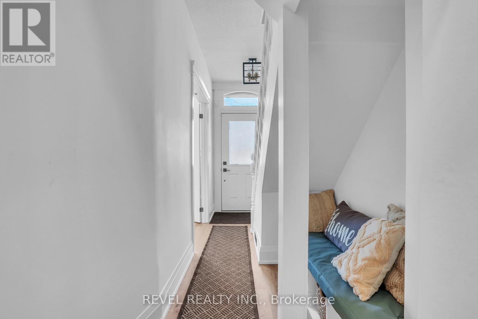 27 Victoria Street, Barrie (City Centre), Ontario  L4N 2H5 - Photo 4 - S13761018