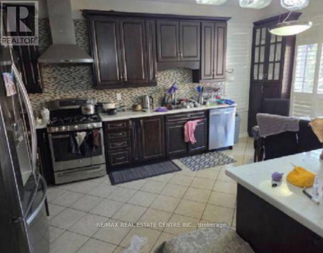 48 Bear Run Road, Brampton, Ontario  L6X 2Z8 - Photo 5 - W13760860