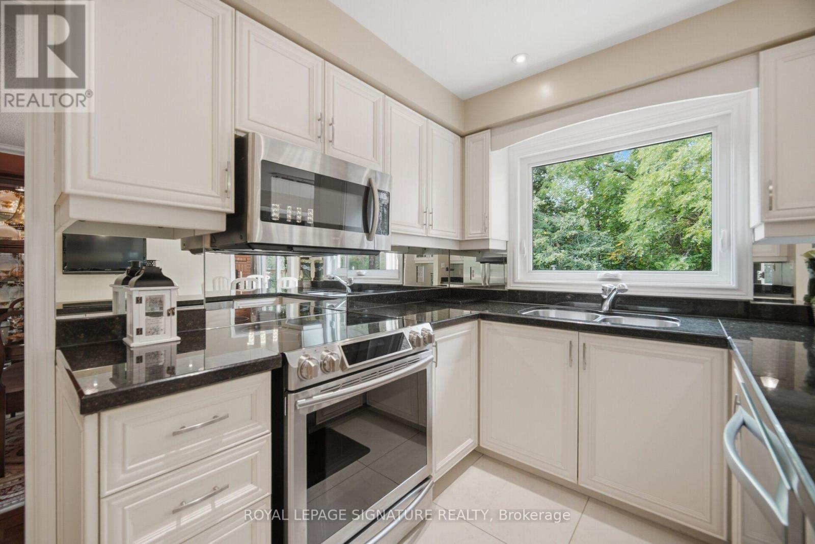 4594 Badminton Drive, Mississauga, Ontario  L5M 3H6 - Photo 10 - W13760876