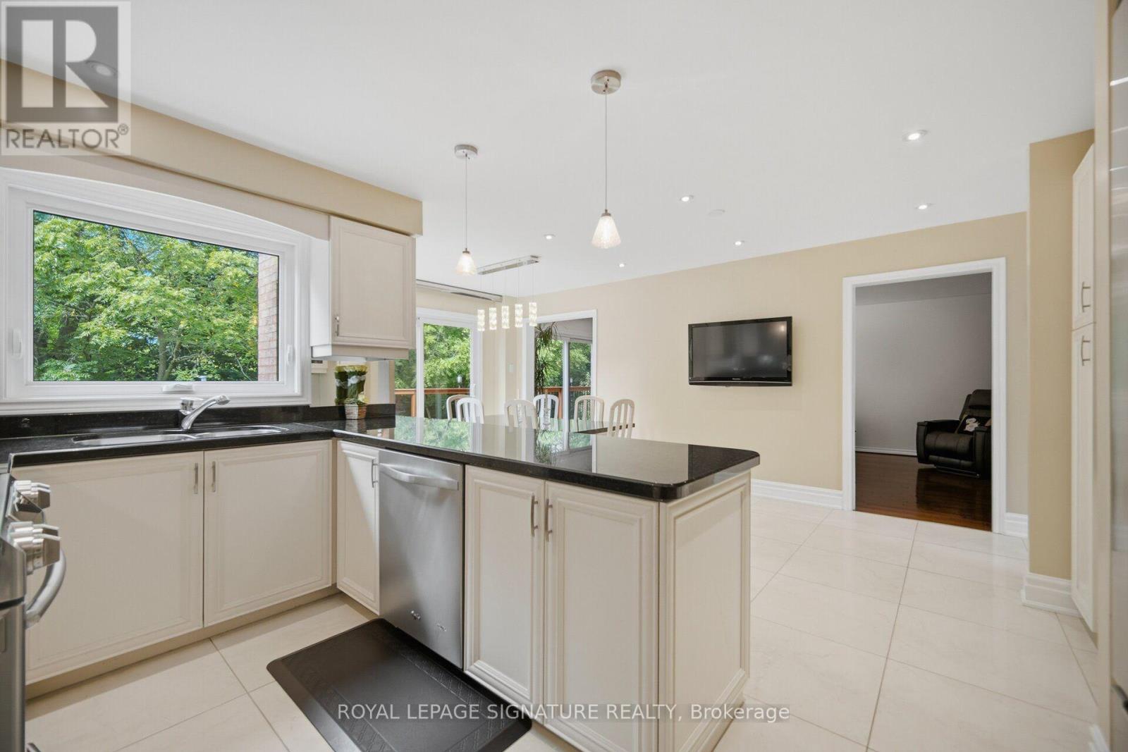 4594 Badminton Drive, Mississauga, Ontario  L5M 3H6 - Photo 9 - W13760876