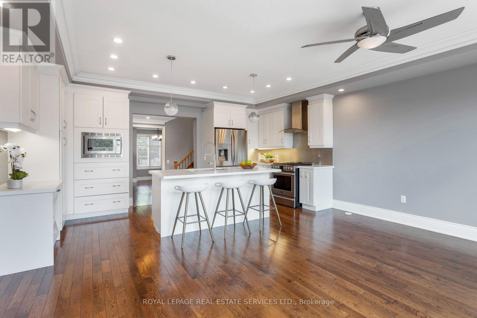 216 Rebecca Street, Oakville, Ontario  L6K 1J9 - Photo 10 - W13760894