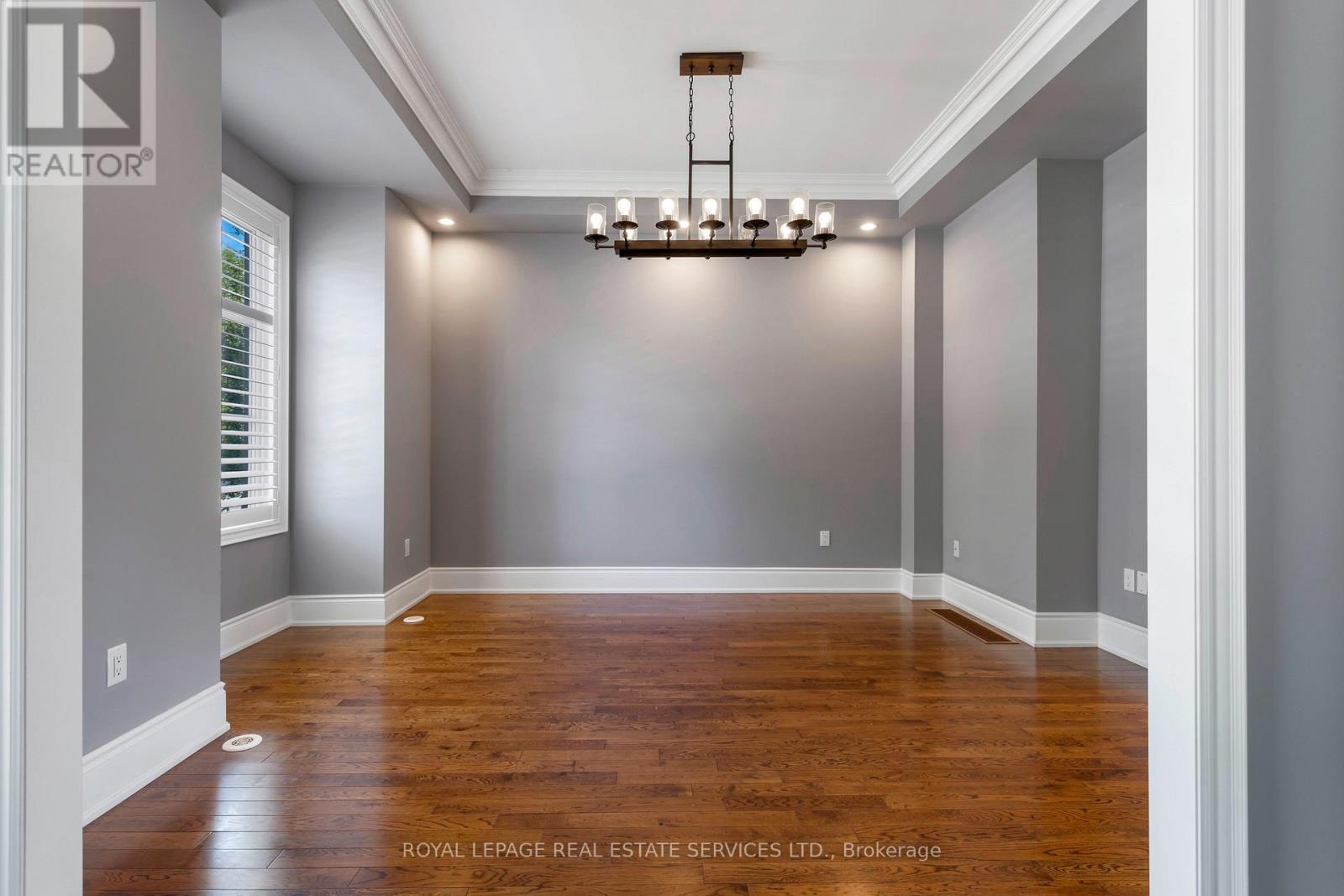 216 Rebecca Street, Oakville, Ontario  L6K 1J9 - Photo 4 - W13760894