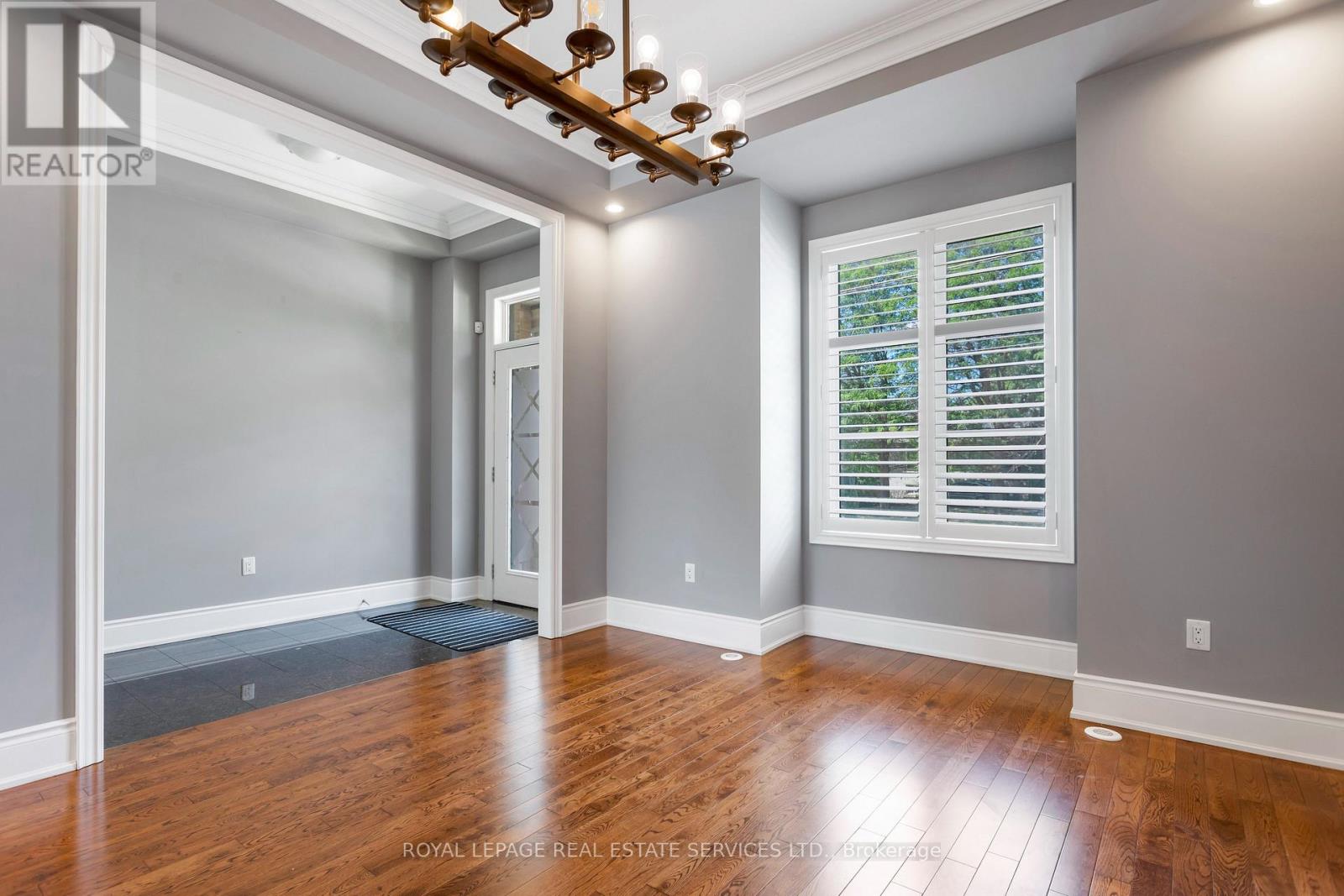 216 Rebecca Street, Oakville, Ontario  L6K 1J9 - Photo 5 - W13760894