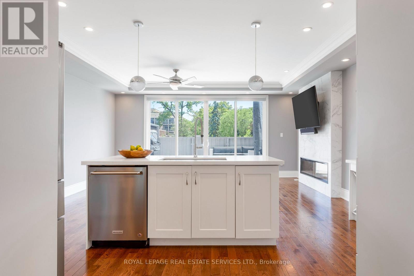 216 Rebecca Street, Oakville, Ontario  L6K 1J9 - Photo 9 - W13760894