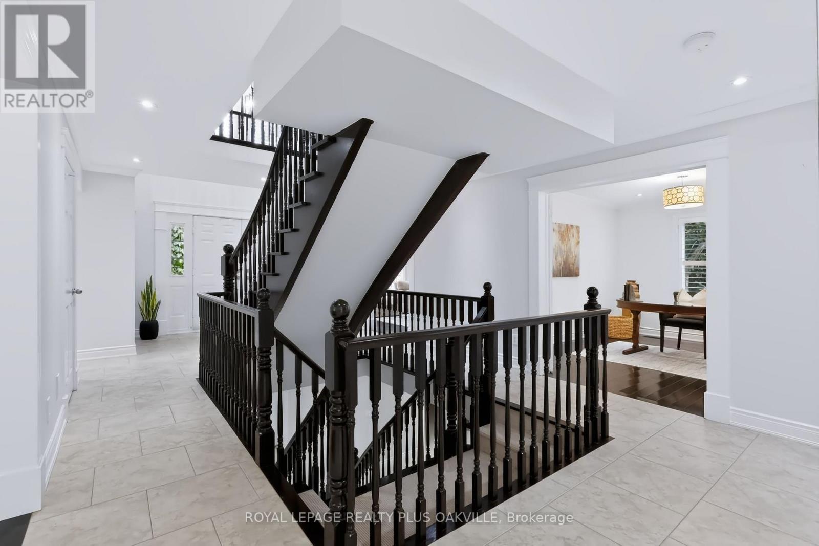 2097 Innkeeper Court, Oakville, Ontario  L6M 3A2 - Photo 10 - W13760912