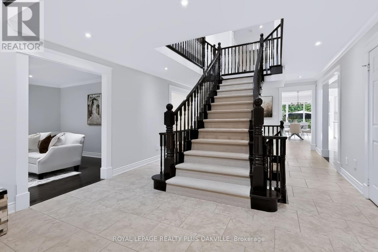 2097 Innkeeper Court, Oakville, Ontario  L6M 3A2 - Photo 8 - W13760912