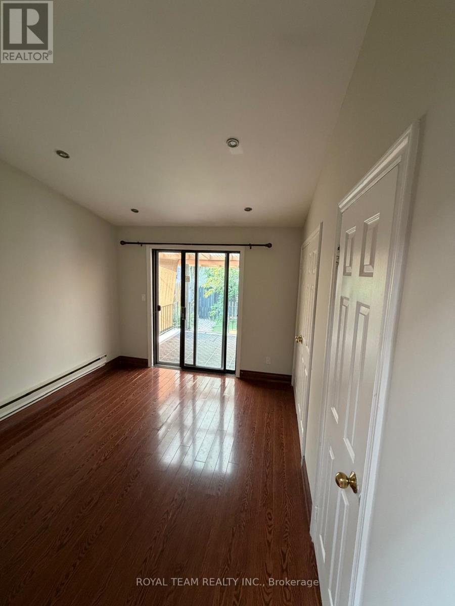Upper - 54 Maher Avenue, Toronto, Ontario  M6P 1G6 - Photo 10 - W13760916