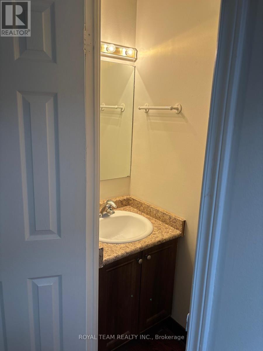 Upper - 54 Maher Avenue, Toronto, Ontario  M6P 1G6 - Photo 11 - W13760916