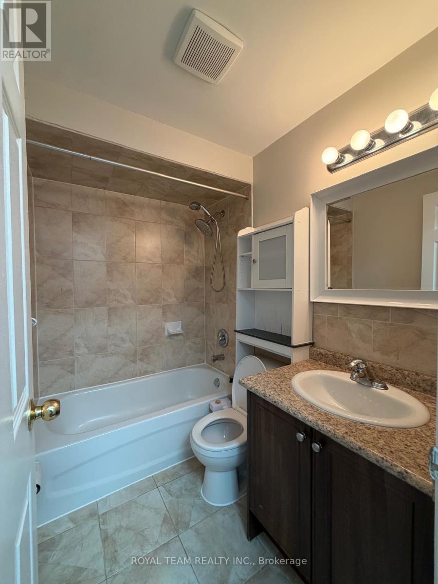 Upper - 54 Maher Avenue, Toronto, Ontario  M6P 1G6 - Photo 13 - W13760916