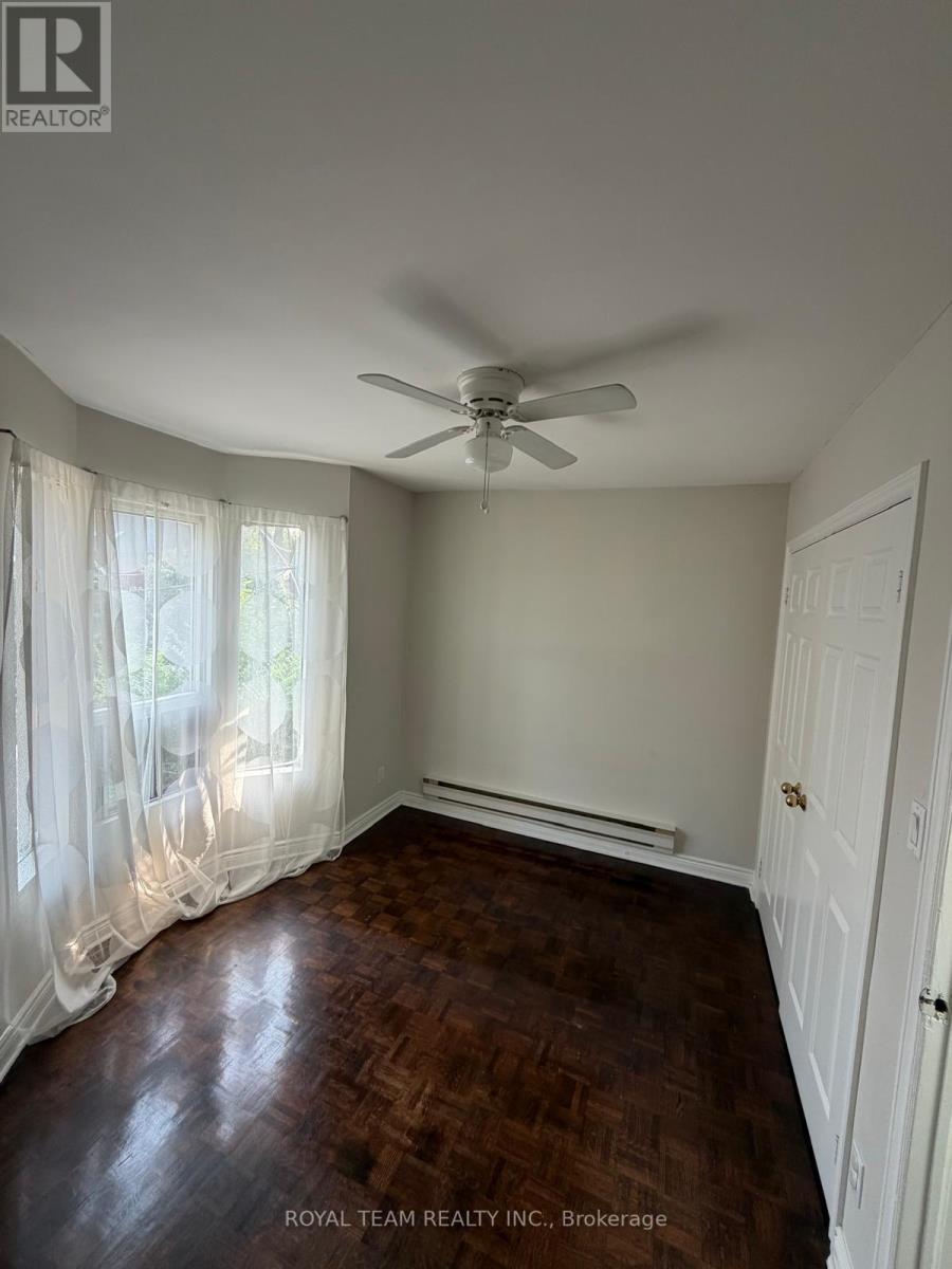 Upper - 54 Maher Avenue, Toronto, Ontario  M6P 1G6 - Photo 15 - W13760916