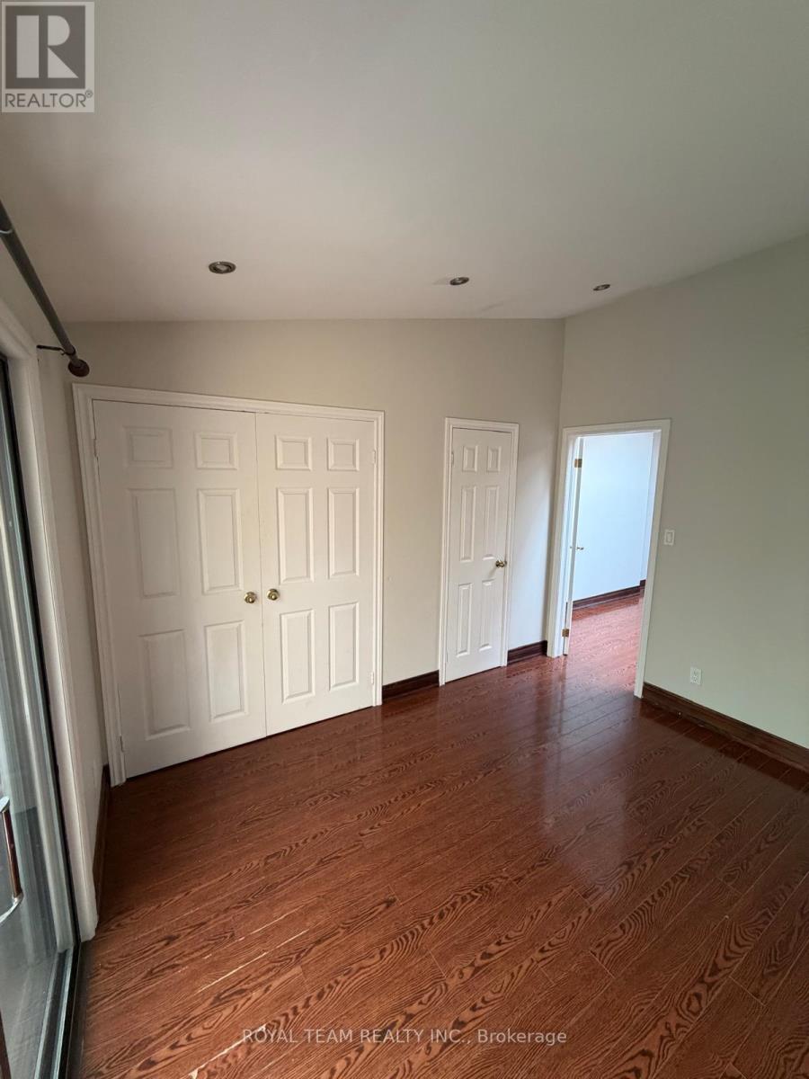 Upper - 54 Maher Avenue, Toronto, Ontario  M6P 1G6 - Photo 16 - W13760916