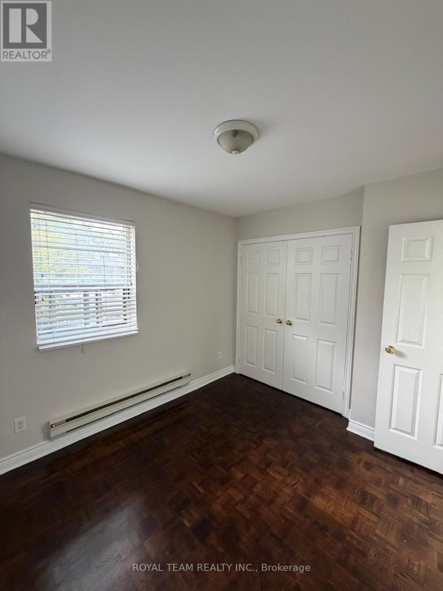 Upper - 54 Maher Avenue, Toronto, Ontario  M6P 1G6 - Photo 17 - W13760916