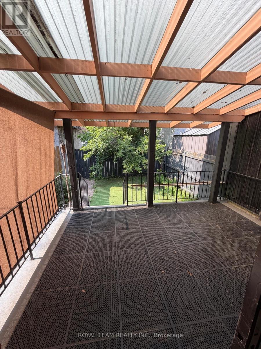 Upper - 54 Maher Avenue, Toronto, Ontario  M6P 1G6 - Photo 20 - W13760916