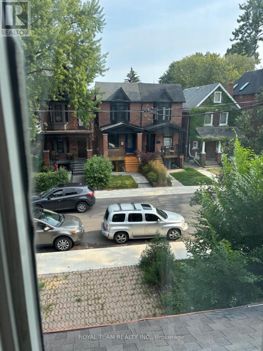 Upper - 54 Maher Avenue, Toronto, Ontario  M6P 1G6 - Photo 21 - W13760916