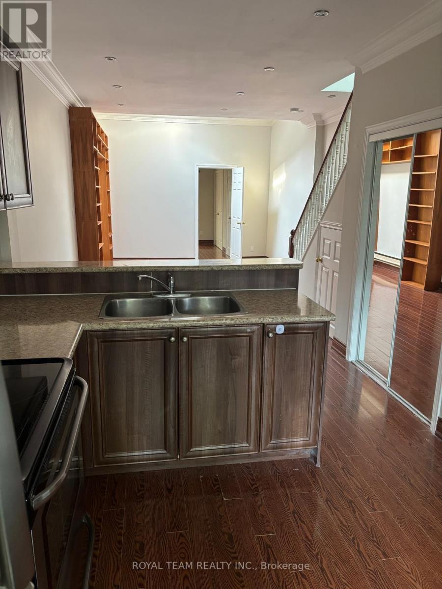 Upper - 54 Maher Avenue, Toronto, Ontario  M6P 1G6 - Photo 5 - W13760916