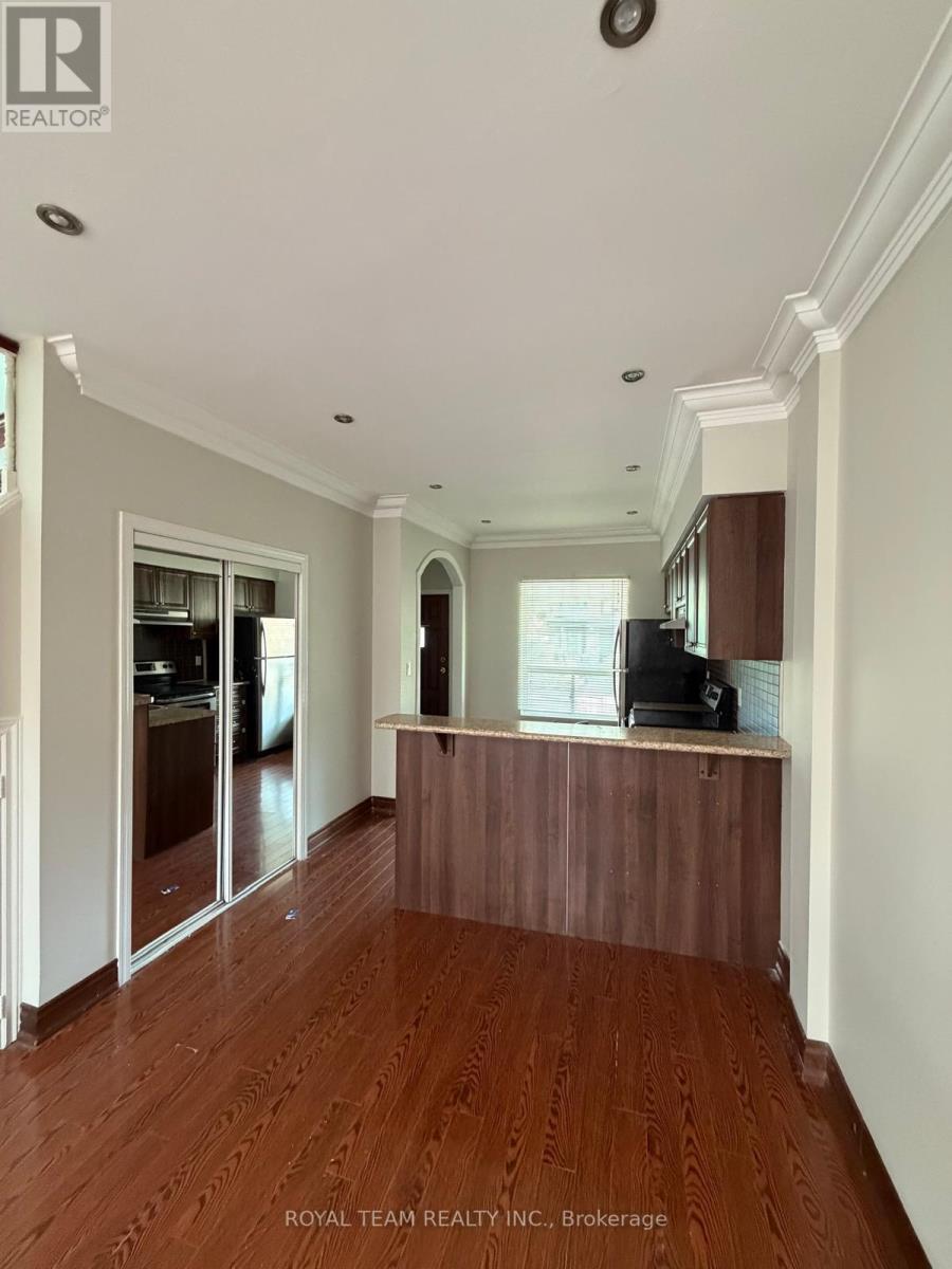 Upper - 54 Maher Avenue, Toronto, Ontario  M6P 1G6 - Photo 6 - W13760916