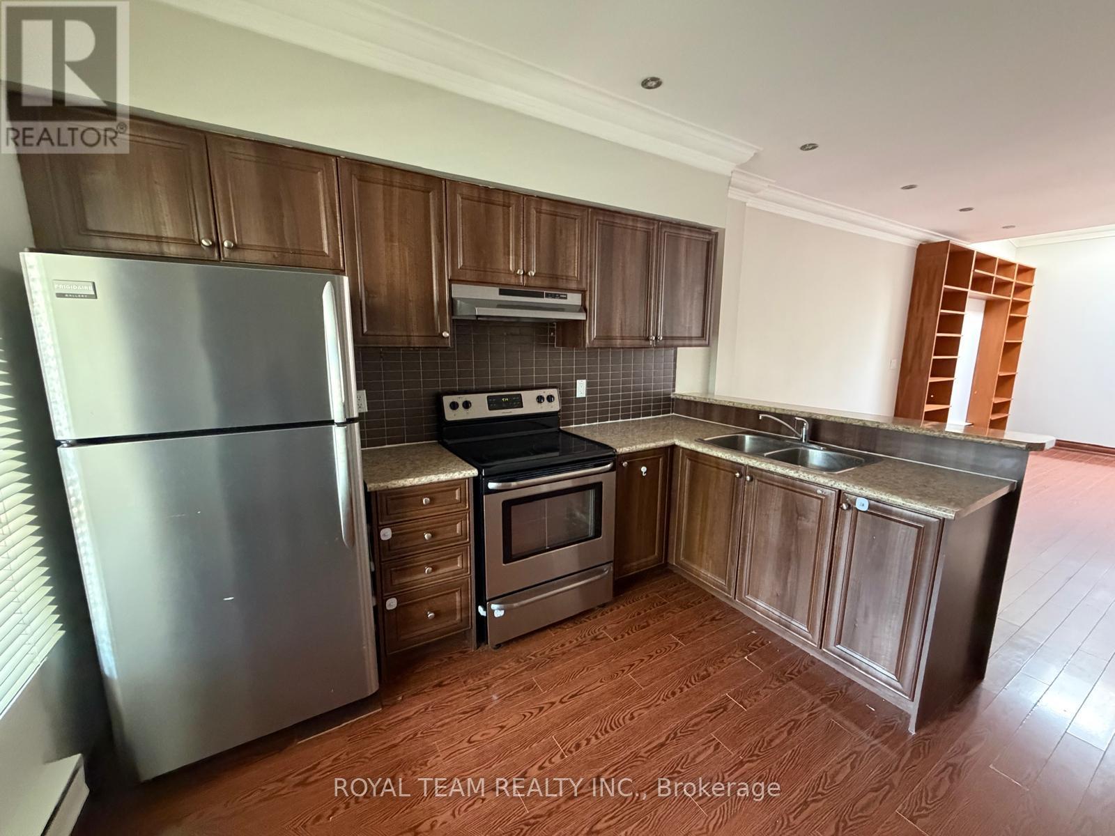 Upper - 54 Maher Avenue, Toronto, Ontario  M6P 1G6 - Photo 7 - W13760916