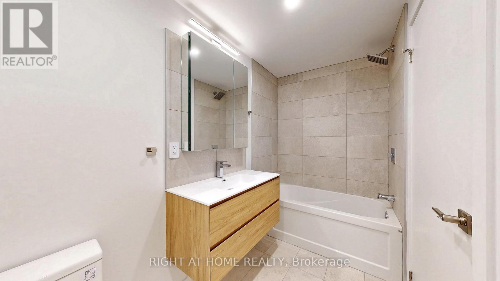 Unit 3 - 3122 Dundas Street W, Toronto, Ontario  M6P 2A1 - Photo 10 - W13760940