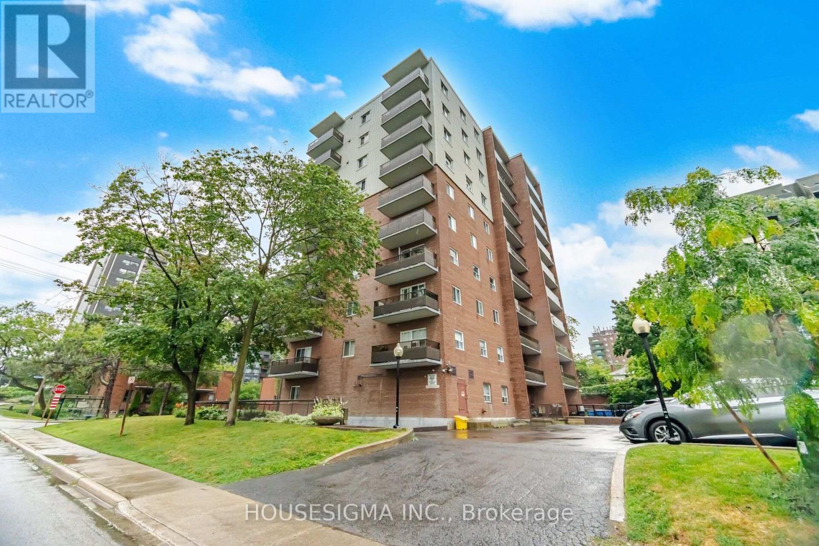 801 - 15 Elizabeth Street N, Mississauga, Ontario  L5G 2Z3 - Photo 3 - W13761012