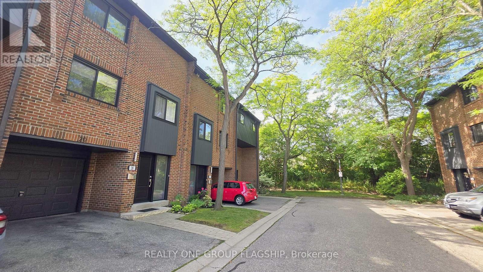 20 - 20 Mineola Road E, Mississauga, Ontario  L5G 4N9 - Photo 2 - W13761034