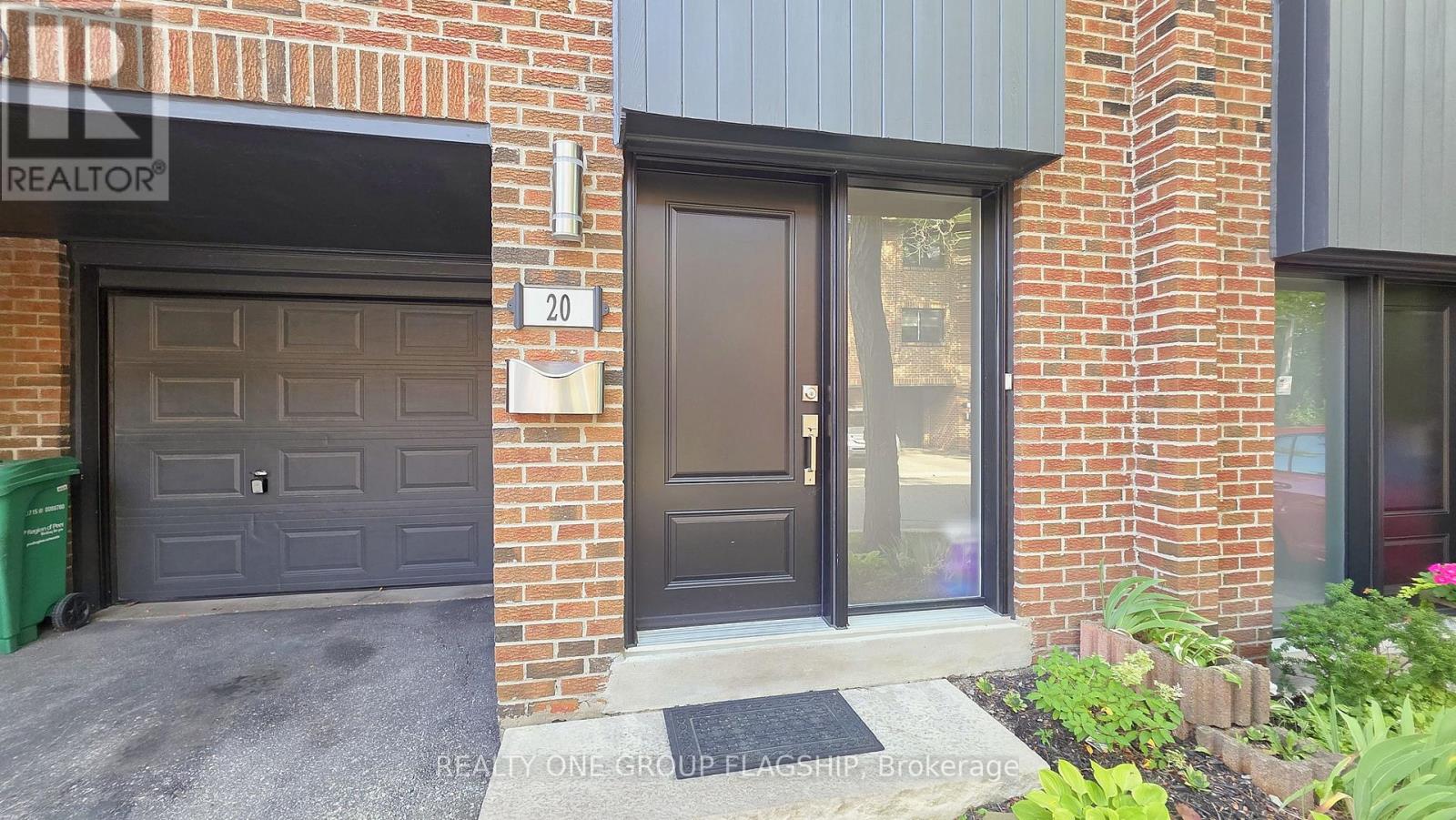 20 - 20 Mineola Road E, Mississauga, Ontario  L5G 4N9 - Photo 3 - W13761034