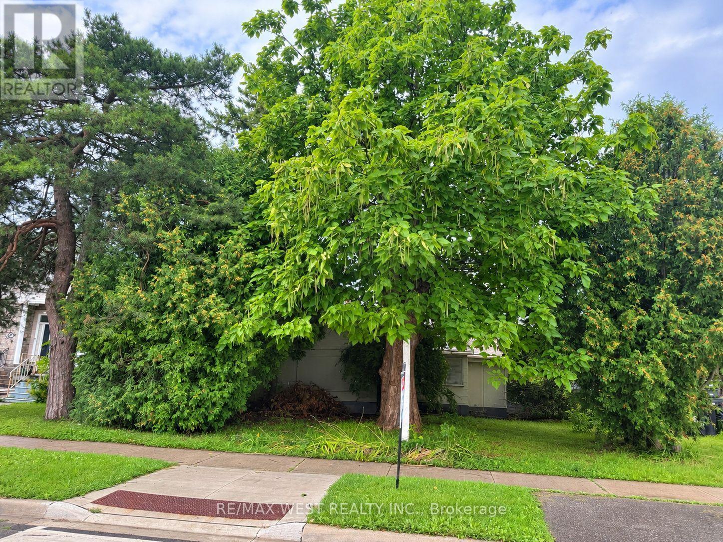 1304 Alexandra Avenue, Mississauga, Ontario  L5E 2A6 - Photo 3 - W13761110