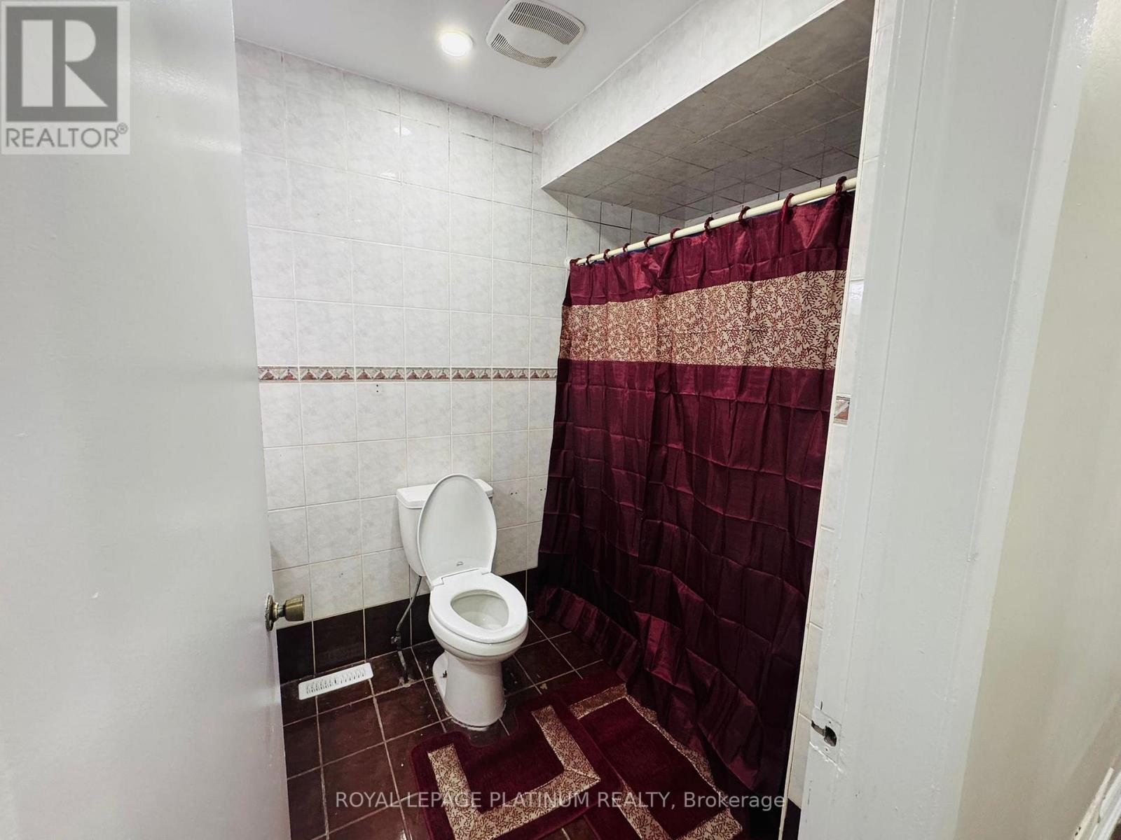 7073 Magic Court, Mississauga, Ontario  L4T 3A2 - Photo 18 - W13761124