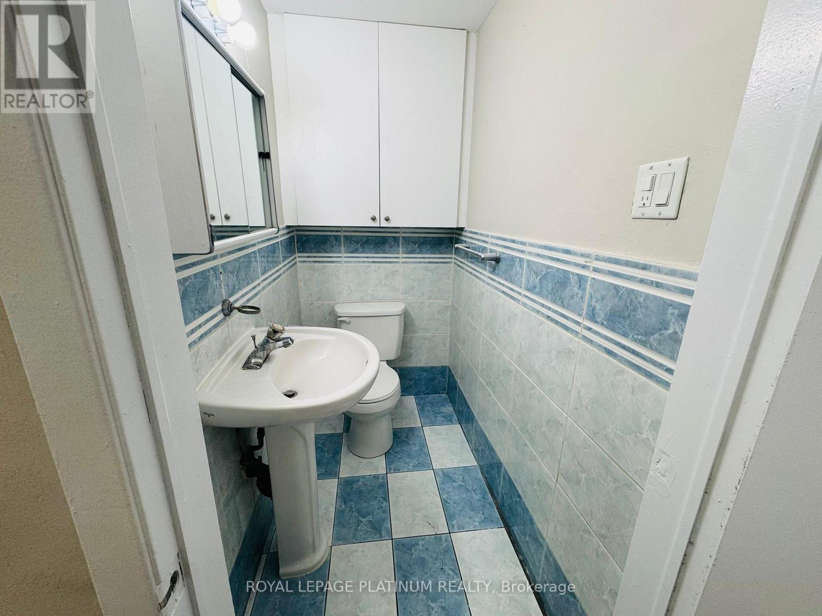 7073 Magic Court, Mississauga, Ontario  L4T 3A2 - Photo 19 - W13761124