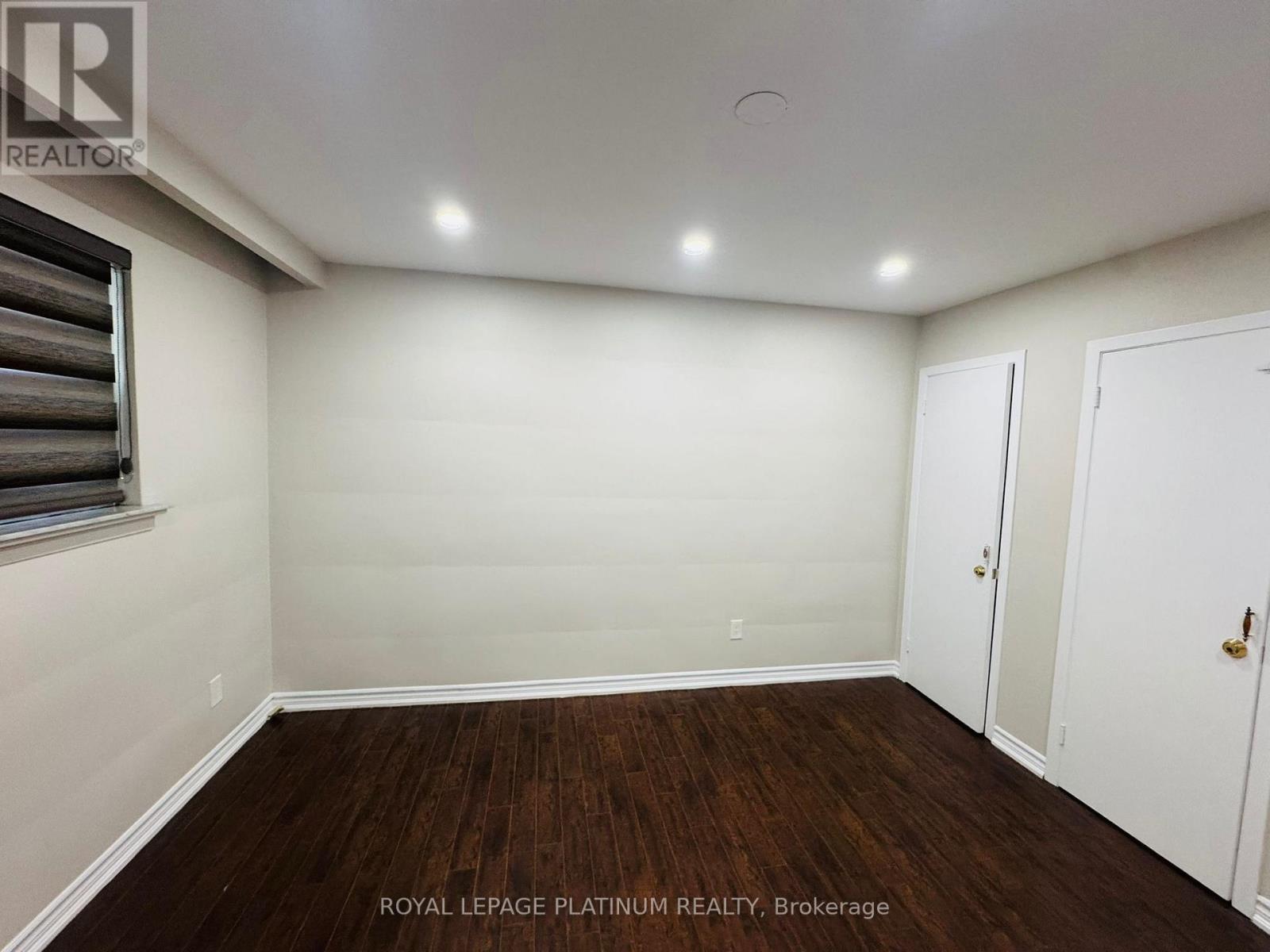 7073 Magic Court, Mississauga, Ontario  L4T 3A2 - Photo 3 - W13761124
