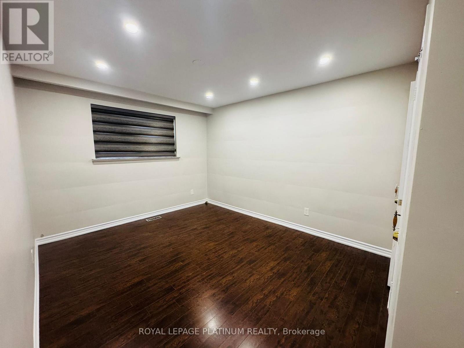 7073 Magic Court, Mississauga, Ontario  L4T 3A2 - Photo 4 - W13761124