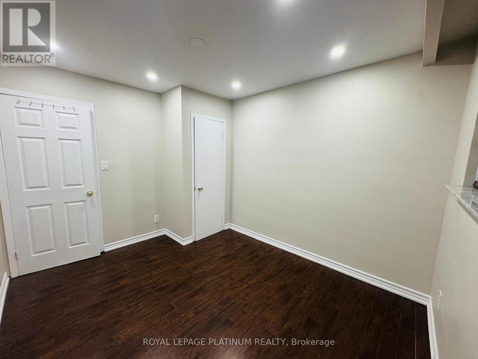 7073 Magic Court, Mississauga, Ontario  L4T 3A2 - Photo 7 - W13761124