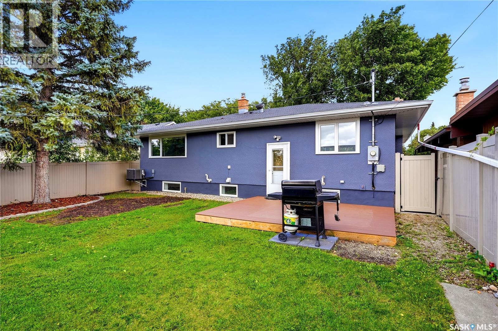 3284 Robinson Street, Regina, Saskatchewan  S4S 1V7 - Photo 41 - SK047936