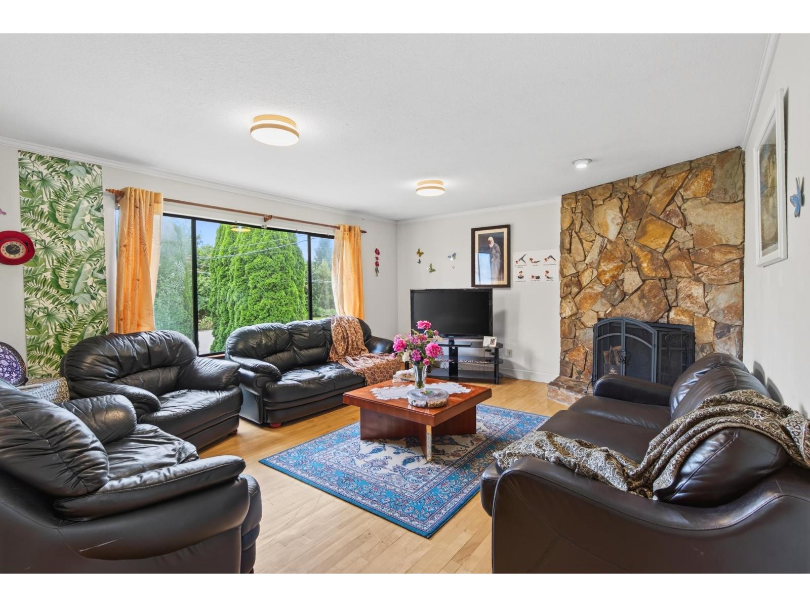 34757 Moffat Avenue, Mission, British Columbia V2V 6R6 - Photo 2 - R3162959