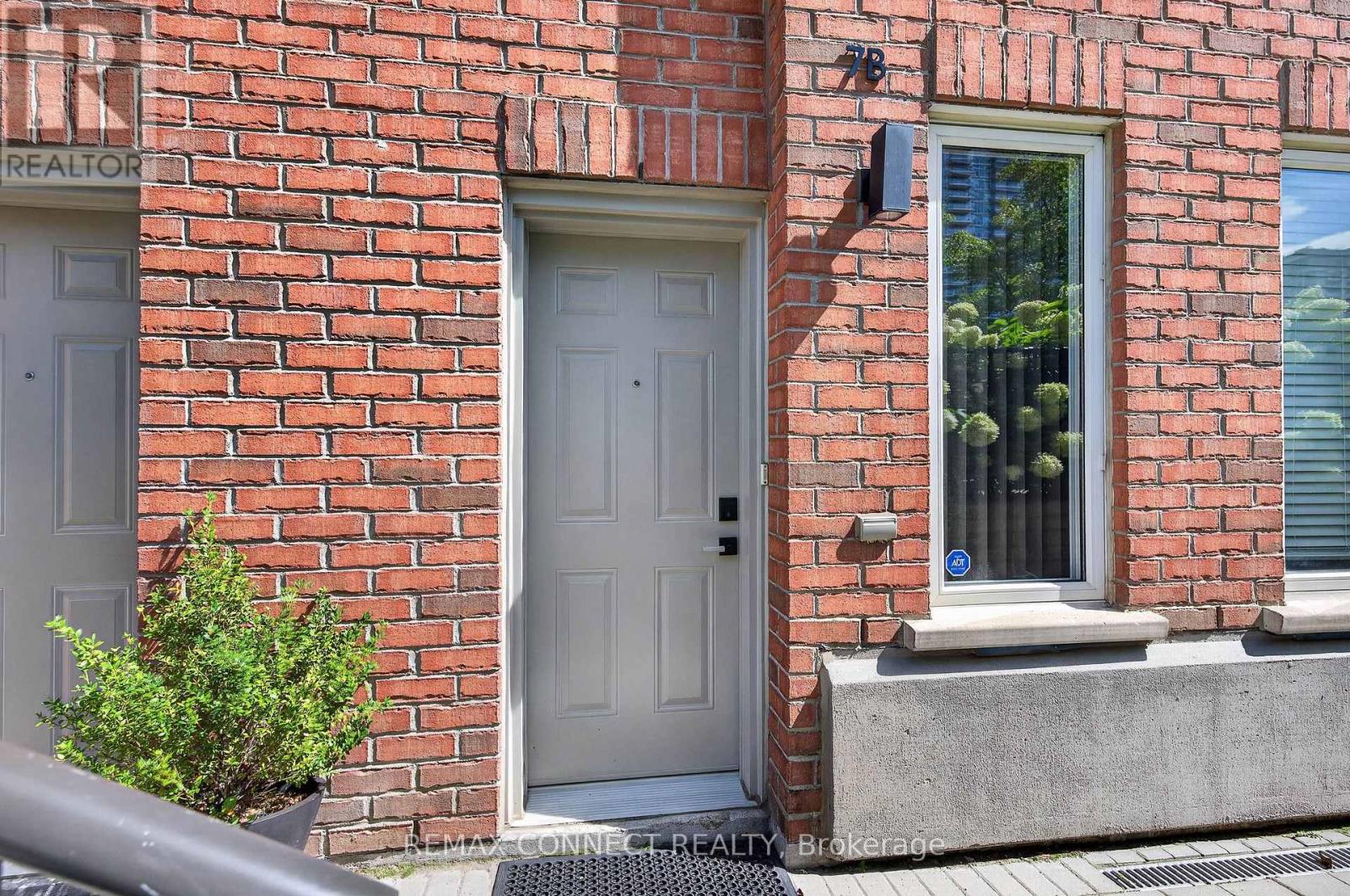 7b Crawford Street, Toronto, Ontario  M6K 3M3 - Photo 3 - C13759968