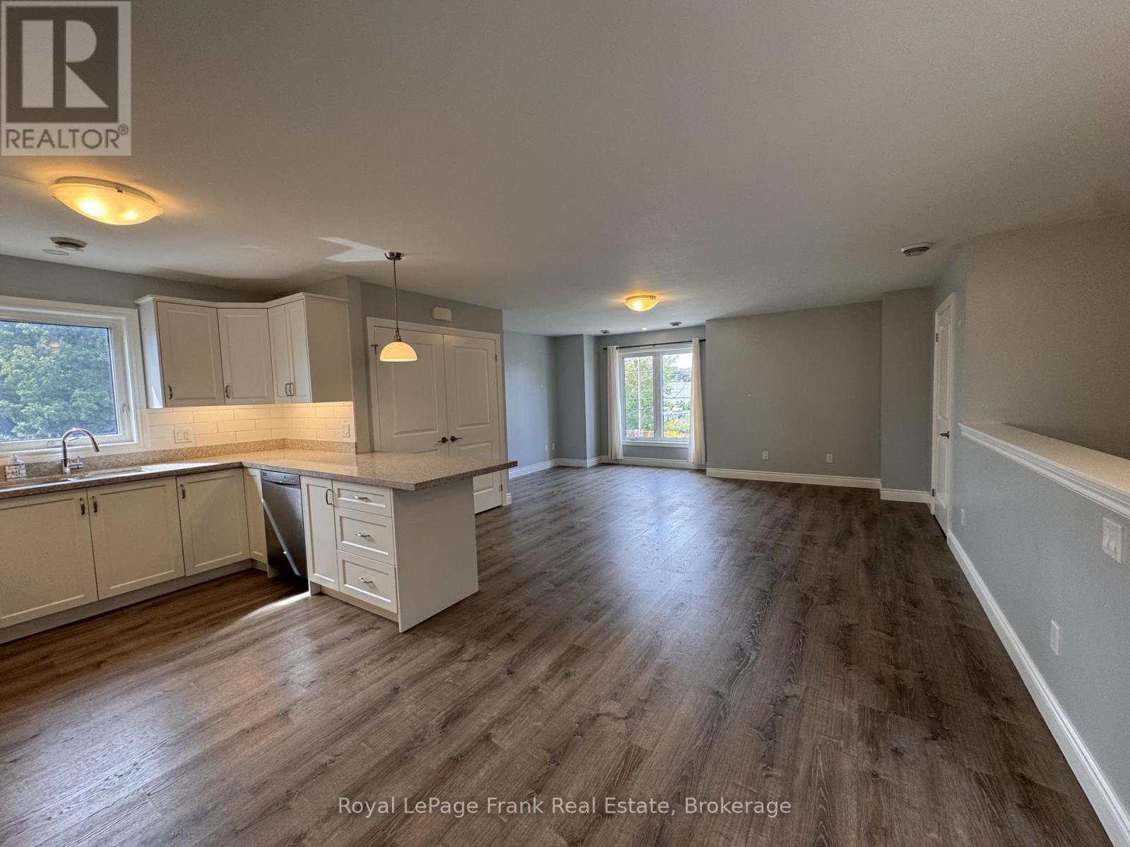627 Bloor Street E, Oshawa, Ontario  L1H 3N4 - Photo 2 - E13761282