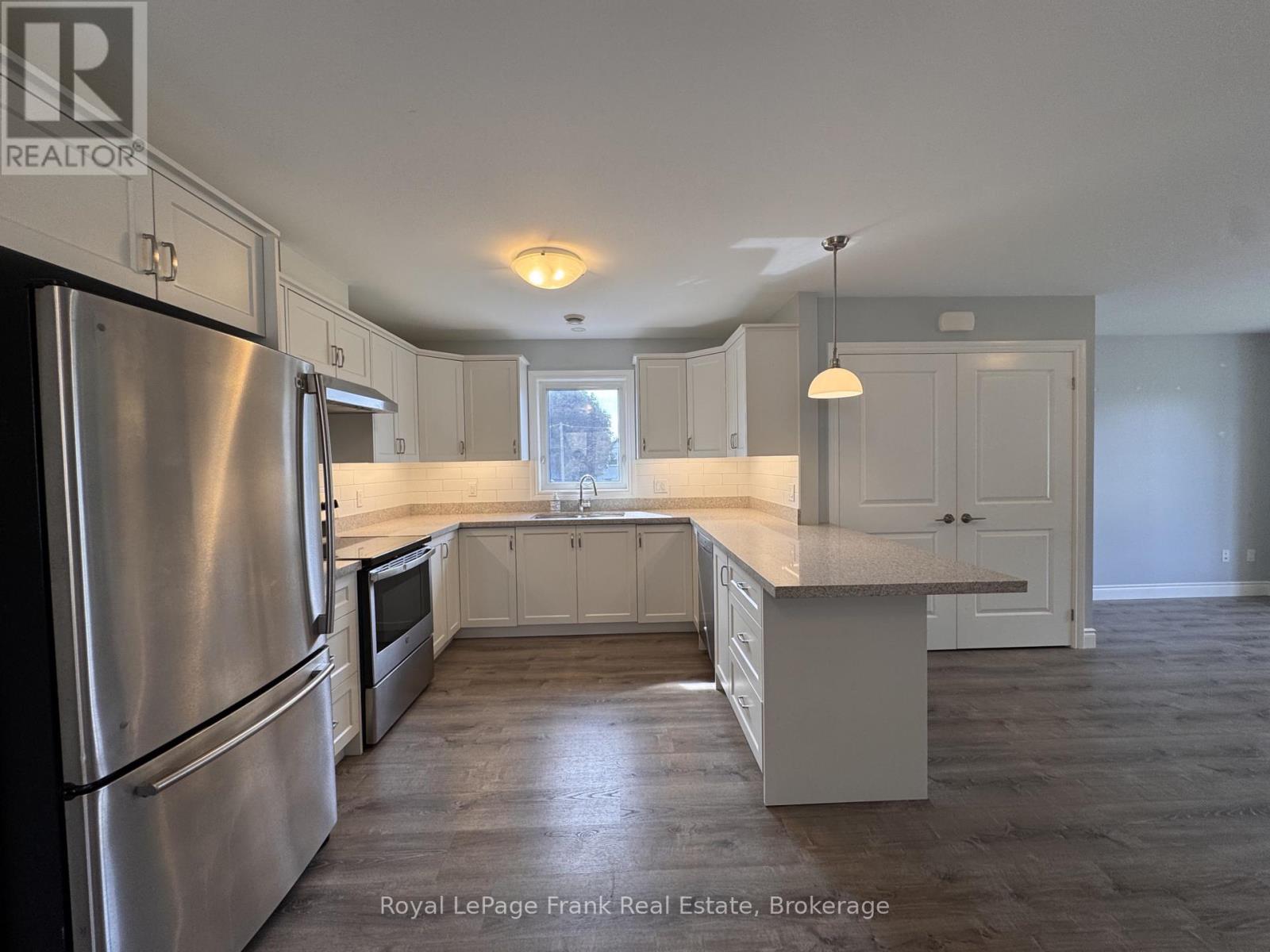 627 Bloor Street E, Oshawa, Ontario  L1H 3N4 - Photo 3 - E13761282