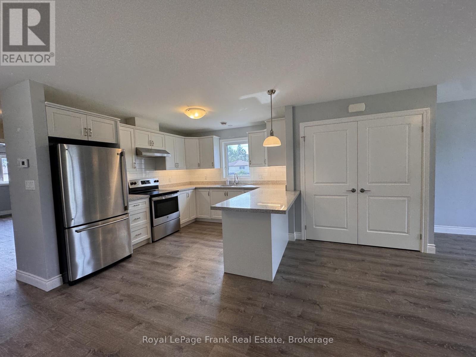 627 Bloor Street E, Oshawa, Ontario  L1H 3N4 - Photo 4 - E13761282