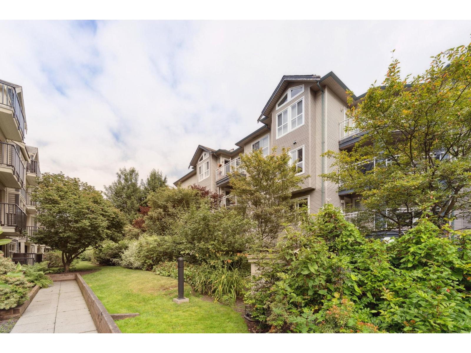 211 8115 121a Street, Surrey, British Columbia  V3W 1J2 - Photo 1 - R3163175