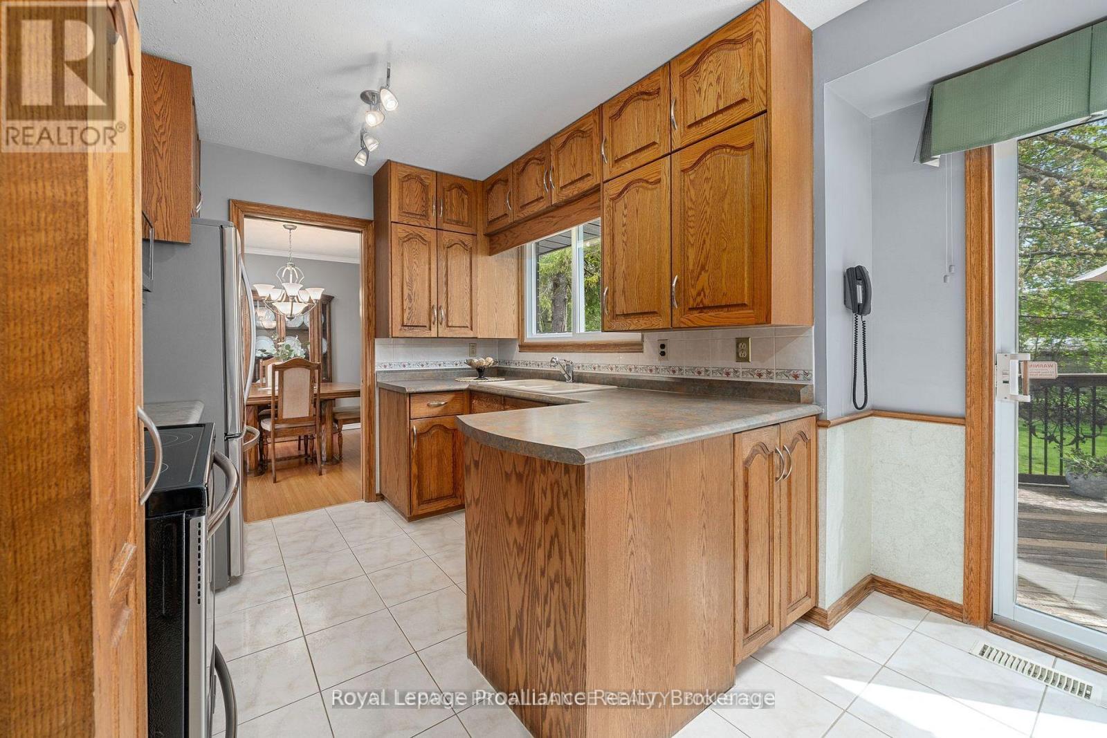 25 Keller Drive, Belleville, Ontario  K8P 4B3 - Photo 5 - X13761176
