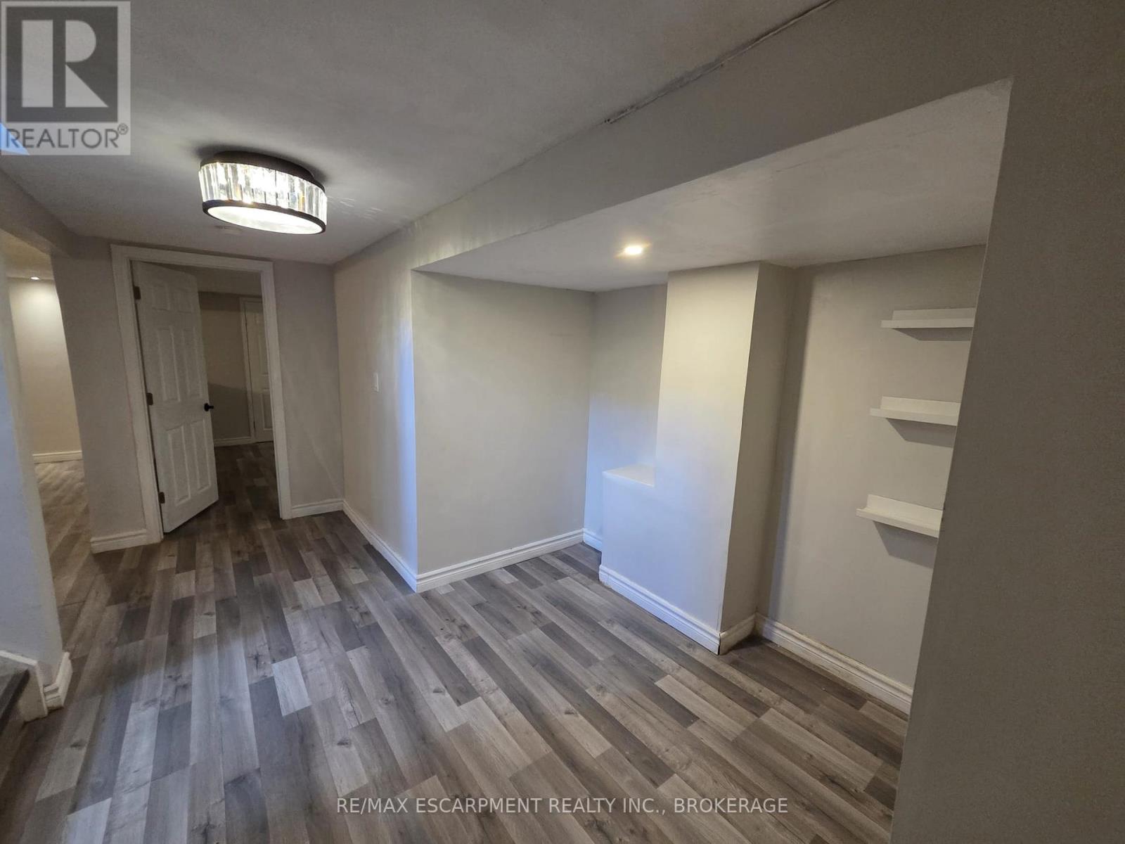 Lower - 32 Birchpark Drive, Grimsby, Ontario  L3M 4N1 - Photo 3 - X13761204