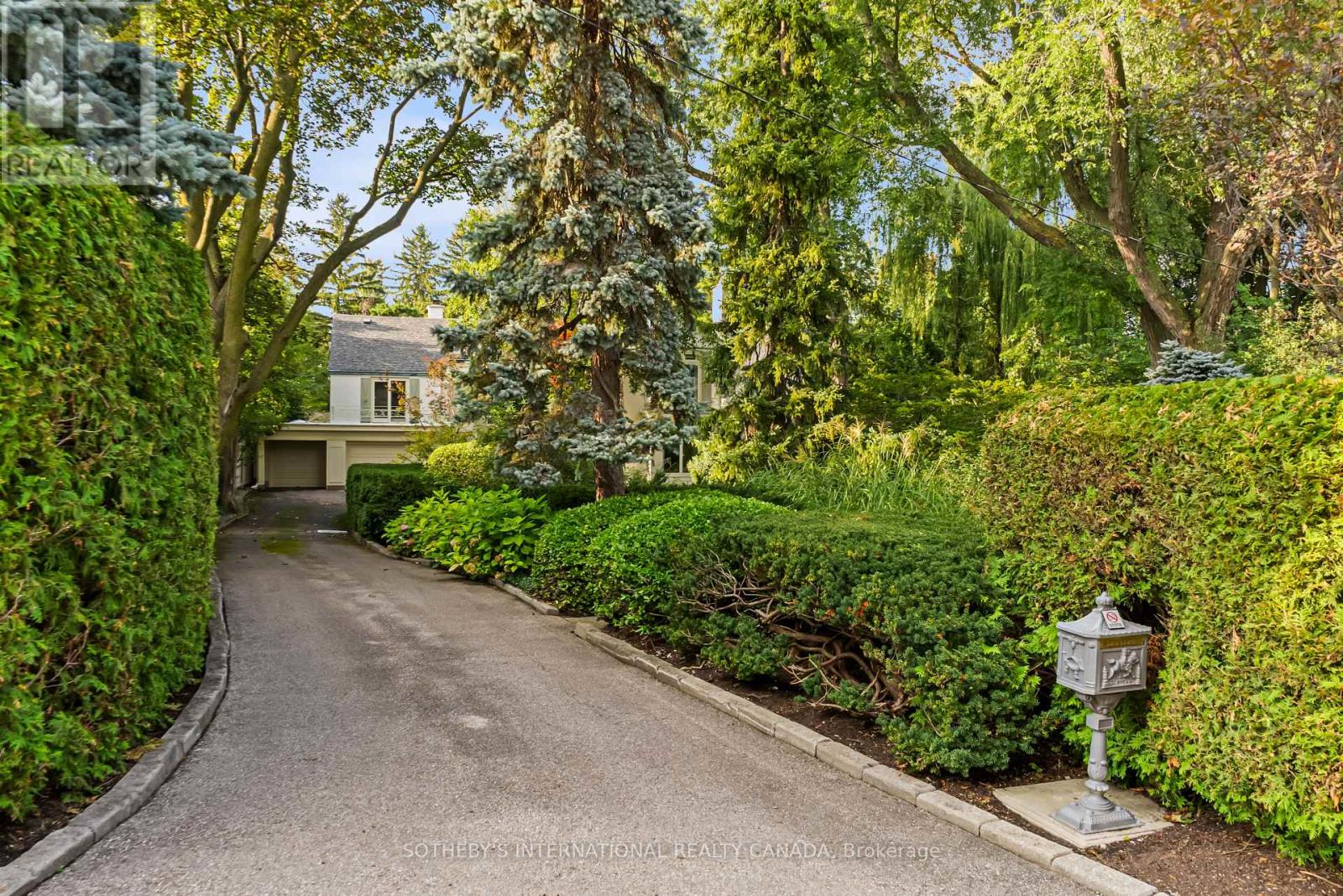12 Forest Glen Crescent, Toronto, Ontario  M4N 2E8 - Photo 3 - C13761240