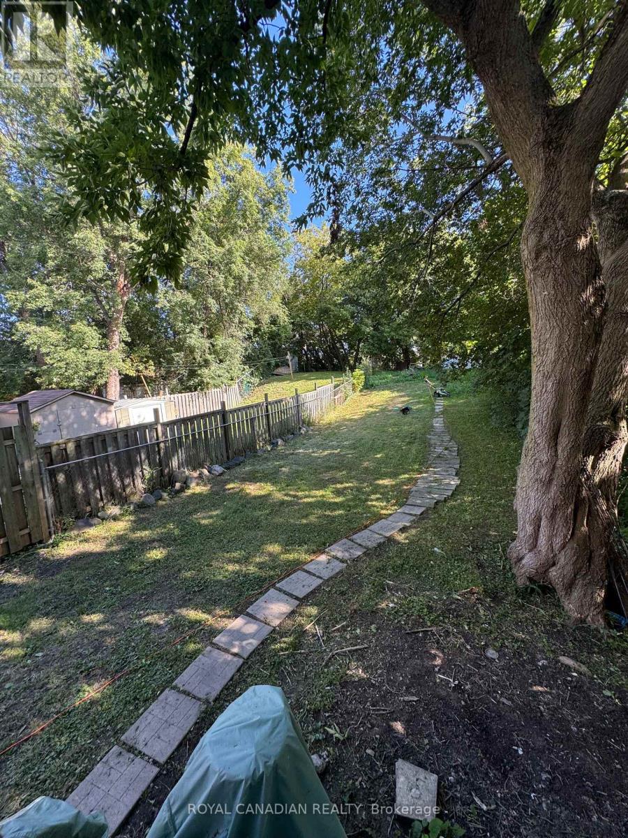 Upper - 357 Durham Court, Oshawa, Ontario  L1J 1W8 - Photo 10 - E13749940