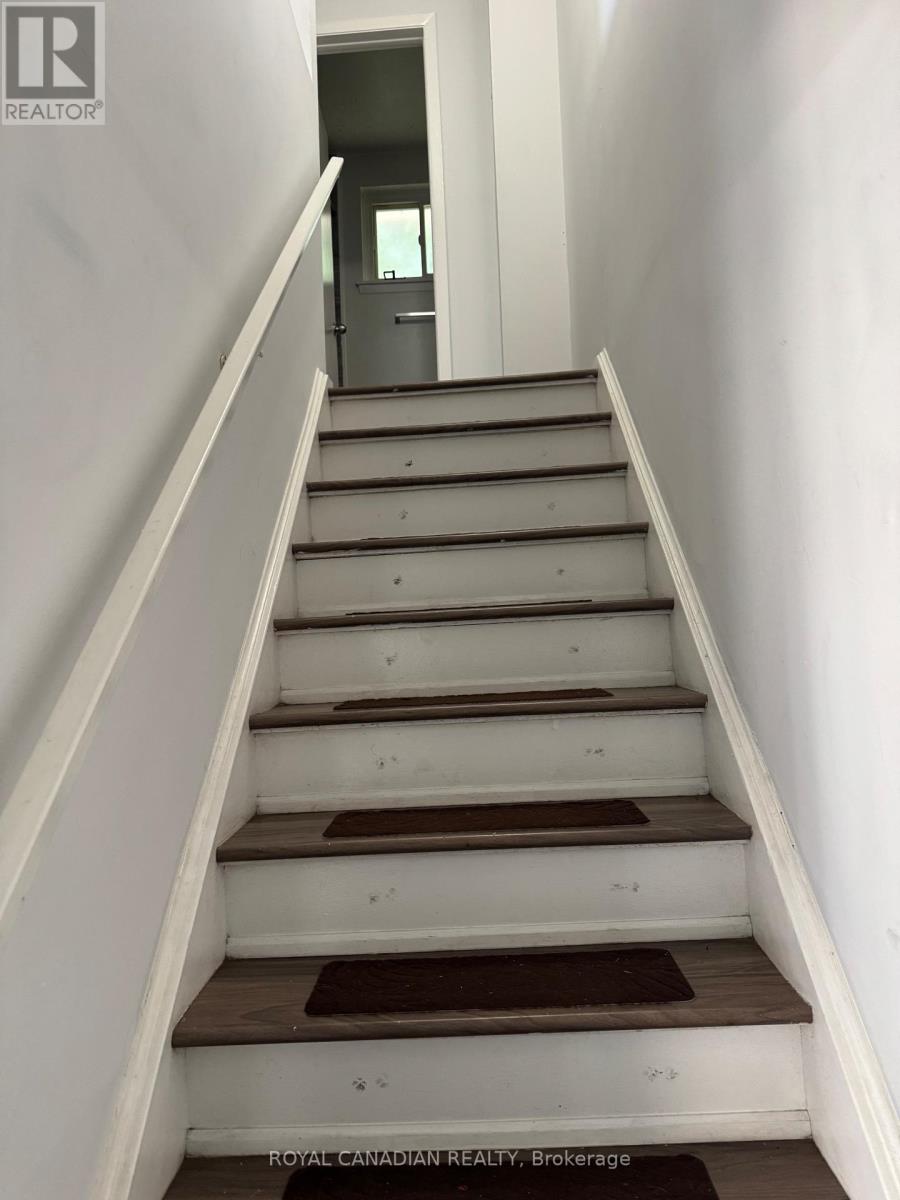Upper - 357 Durham Court, Oshawa, Ontario  L1J 1W8 - Photo 11 - E13749940
