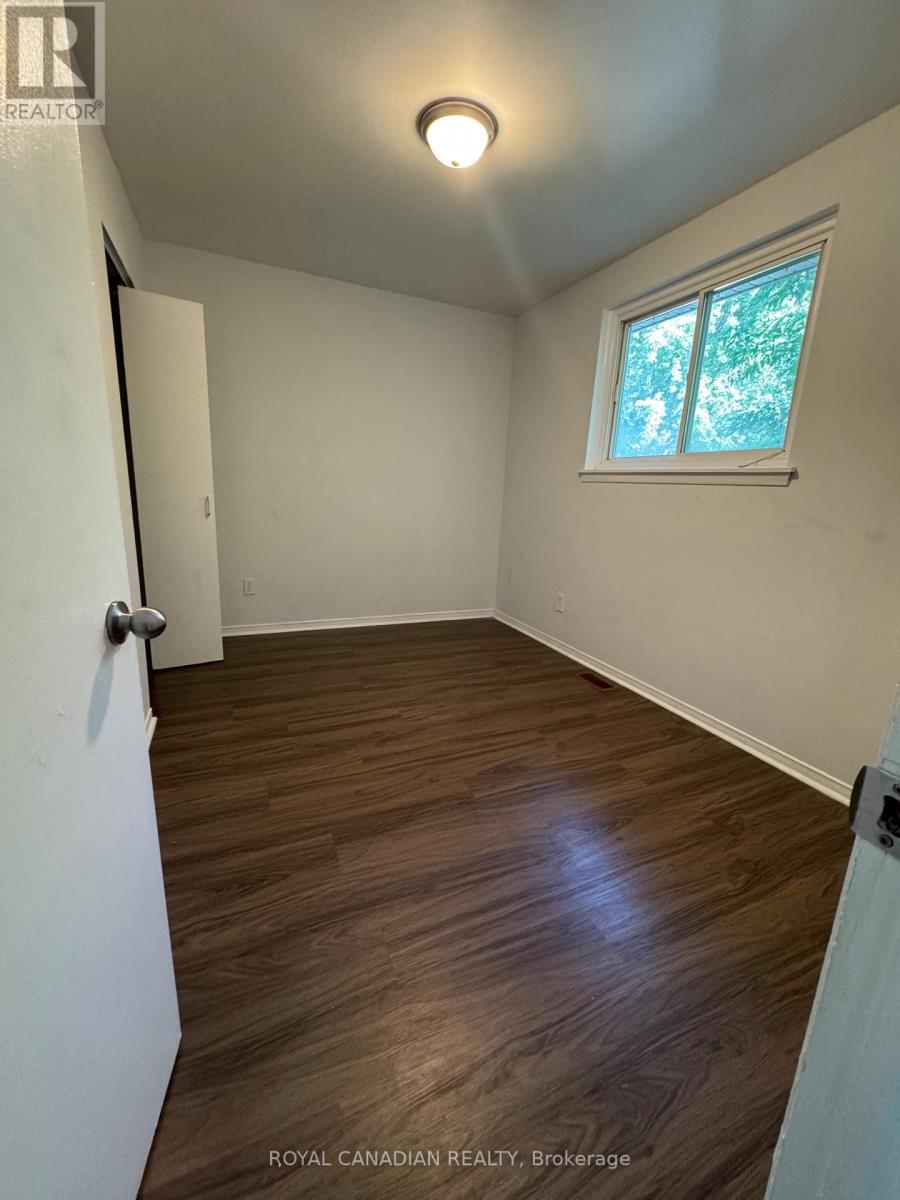 Upper - 357 Durham Court, Oshawa, Ontario  L1J 1W8 - Photo 12 - E13749940