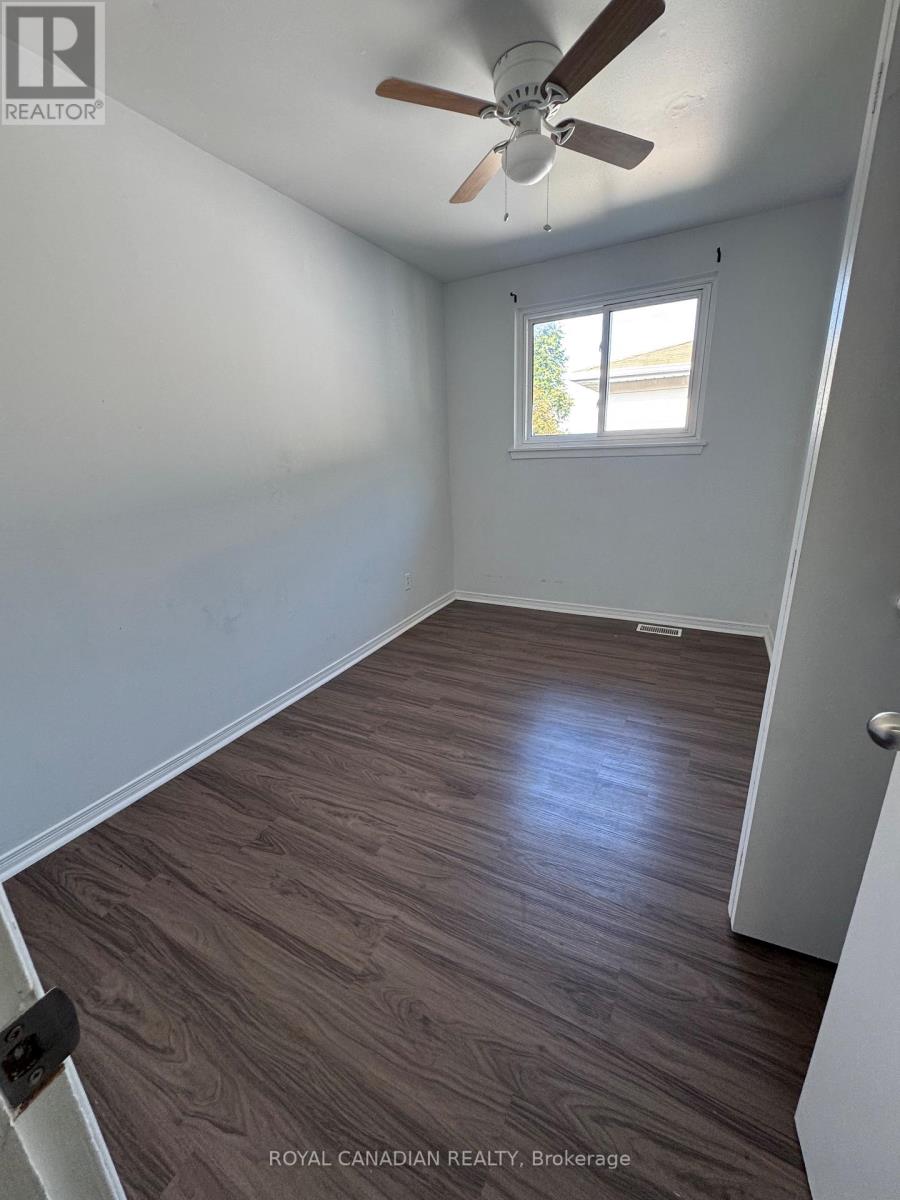 Upper - 357 Durham Court, Oshawa, Ontario  L1J 1W8 - Photo 13 - E13749940
