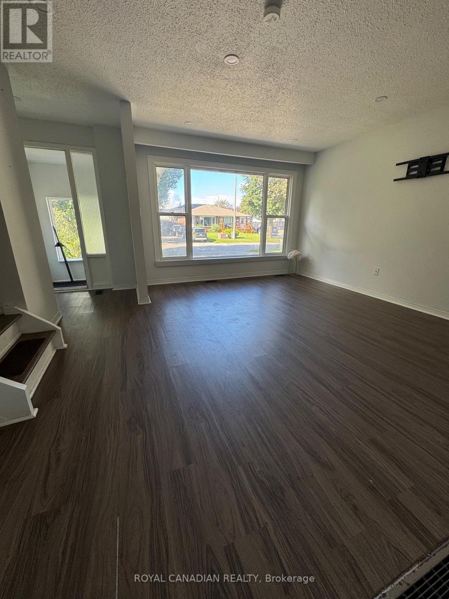 Upper - 357 Durham Court, Oshawa, Ontario  L1J 1W8 - Photo 5 - E13749940