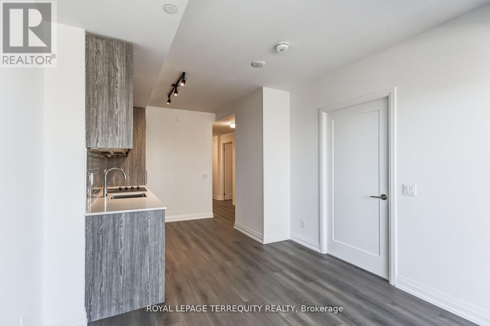 1906 - 286 Main Street, Toronto, Ontario  M4C 0B3 - Photo 15 - E13761254