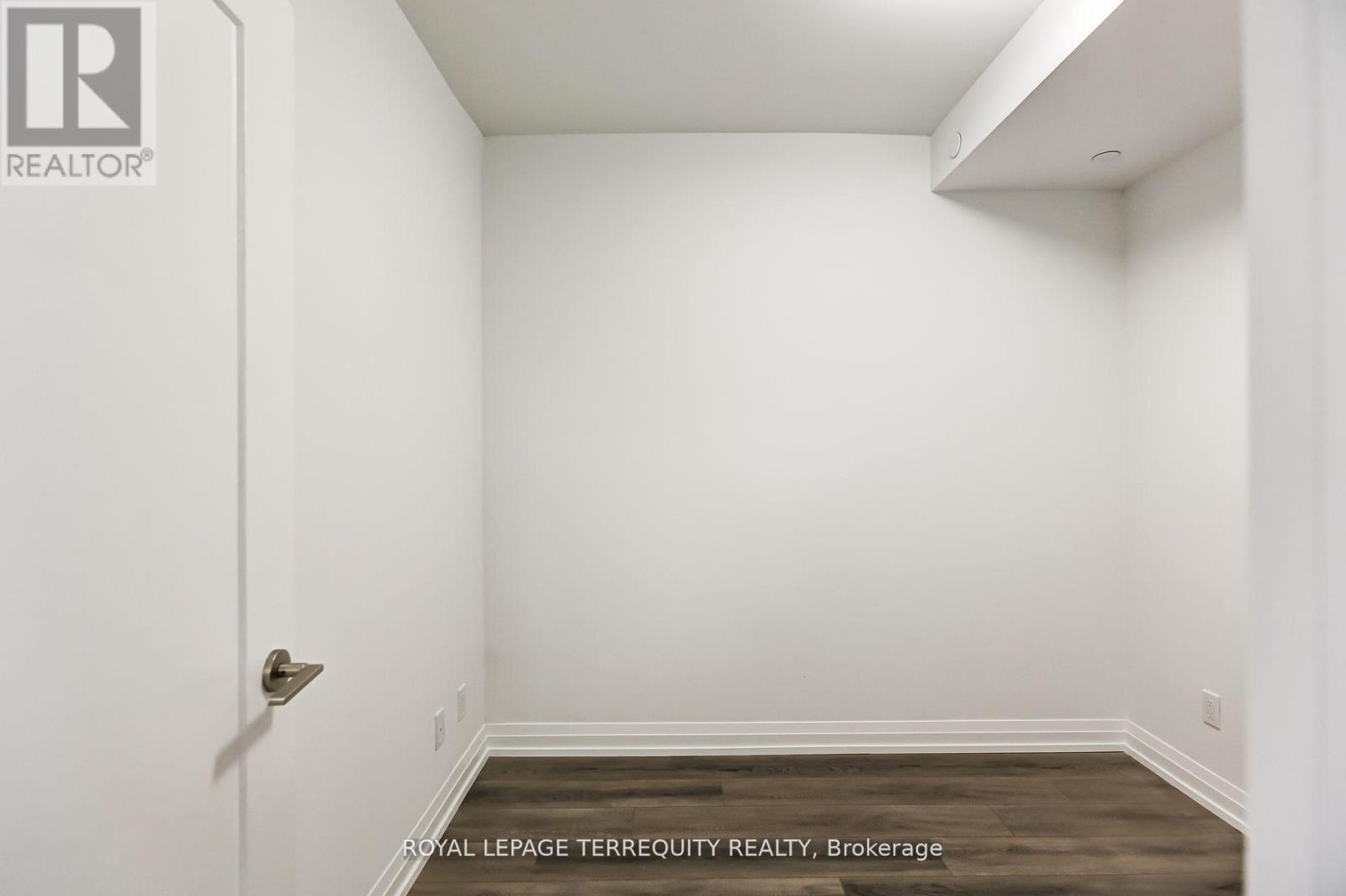 1906 - 286 Main Street, Toronto, Ontario  M4C 0B3 - Photo 8 - E13761254