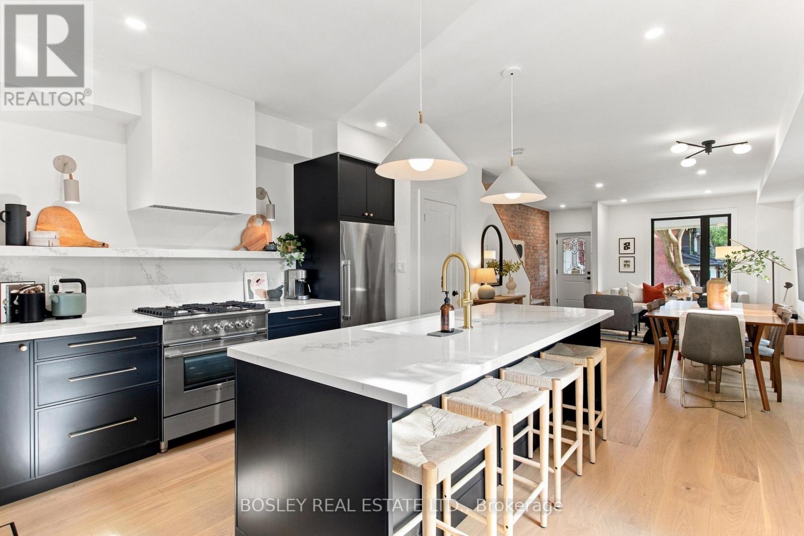 2 Sandford Avenue, Toronto, Ontario  M4L 2E7 - Photo 12 - E13761312