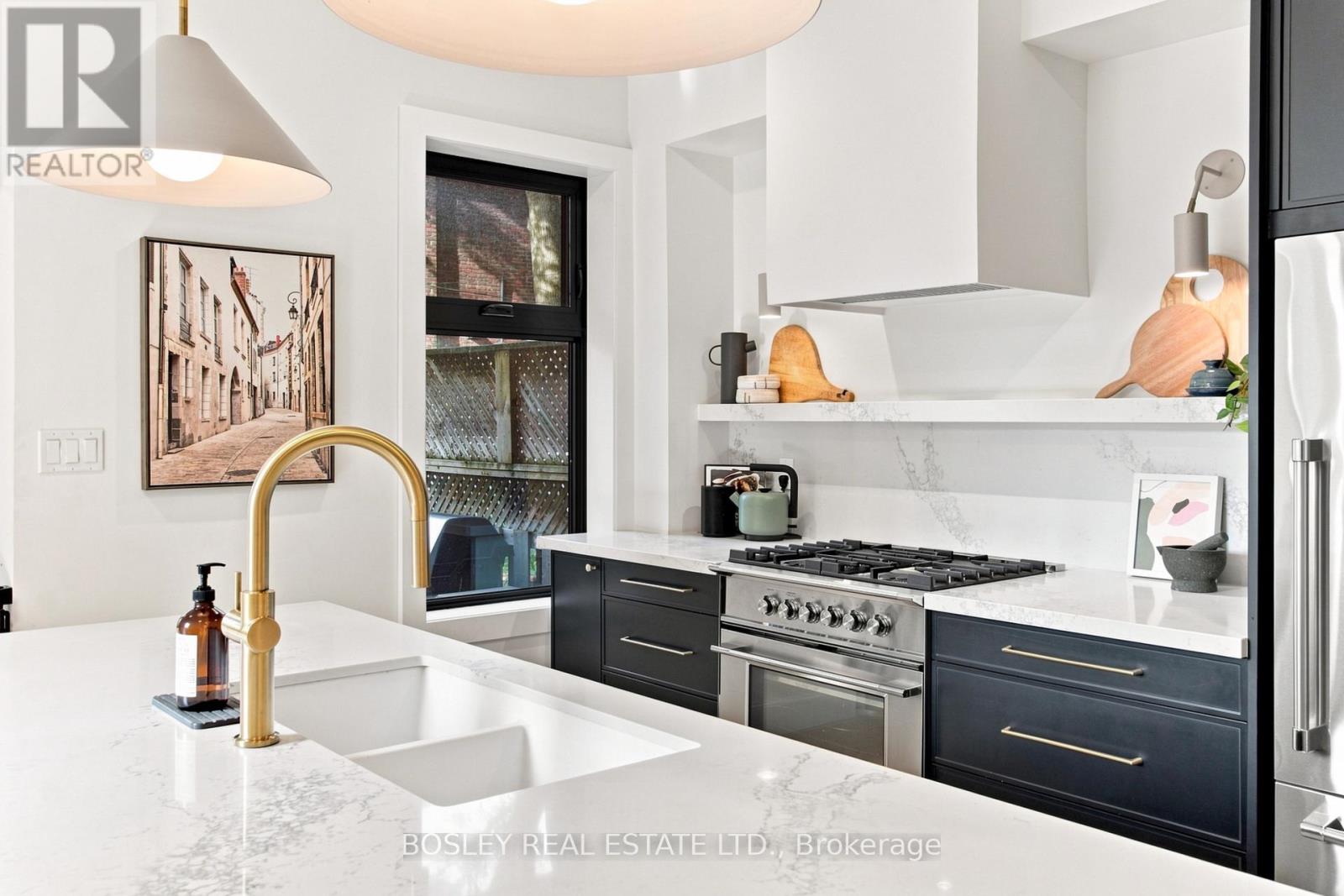2 Sandford Avenue, Toronto, Ontario  M4L 2E7 - Photo 14 - E13761312